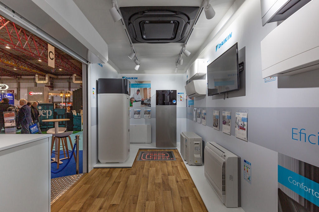 Pormenor do interior do stand Daikin