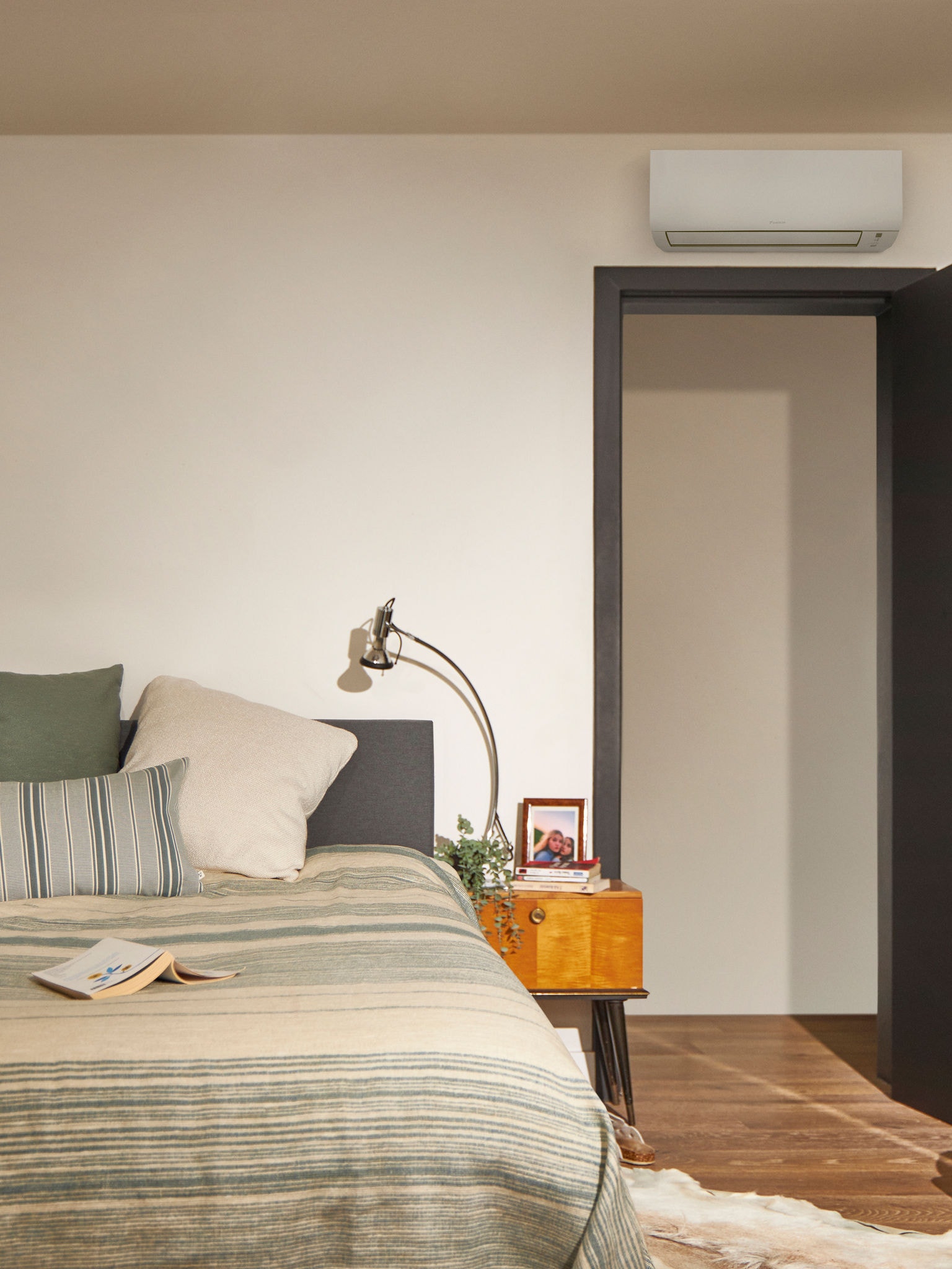 Quarto acolhedor aquecido por uma bomba de calor, garantindo poupanças de energia e conforto