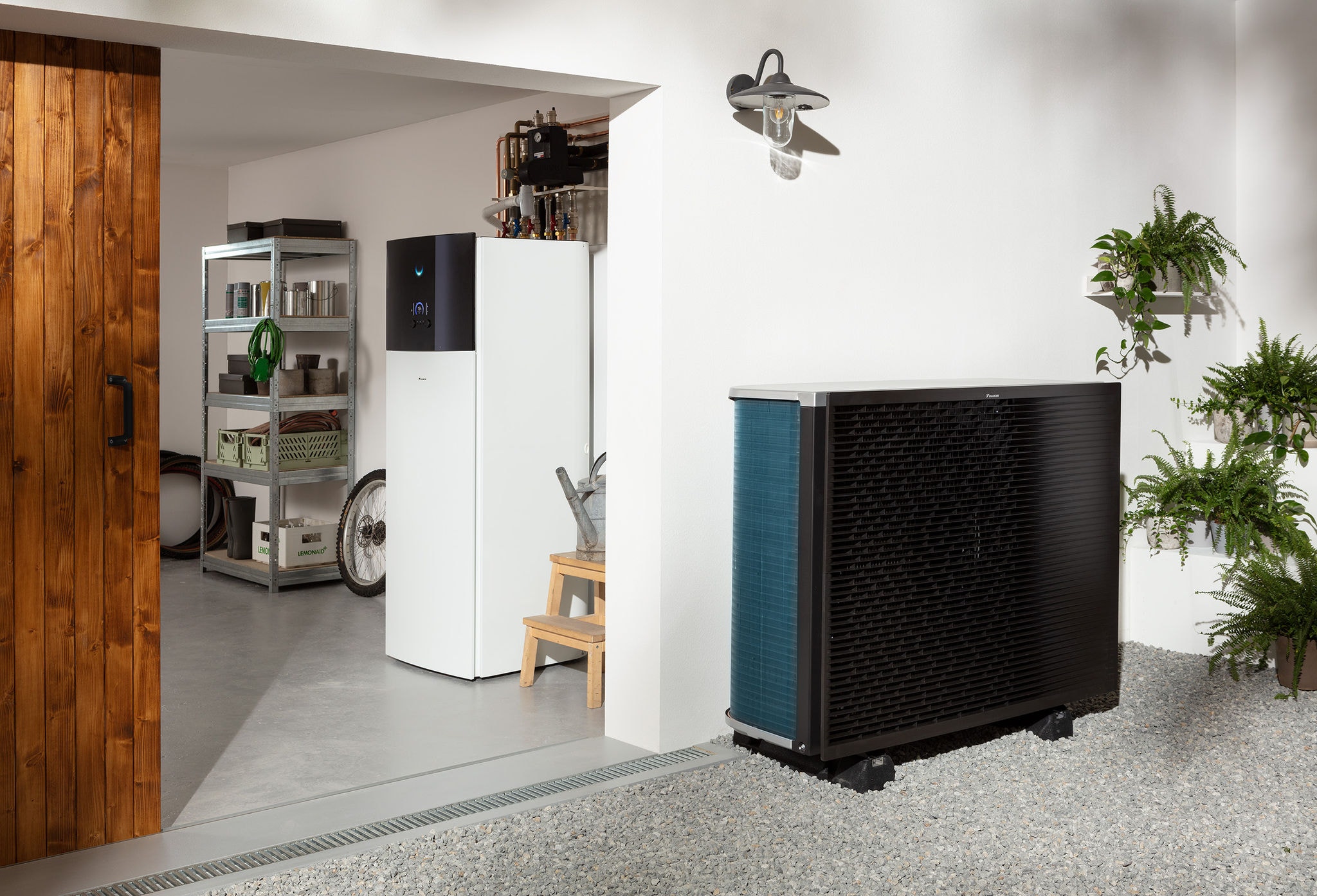 Bomba de calor Daikin Altherma instalada numa arrecadação