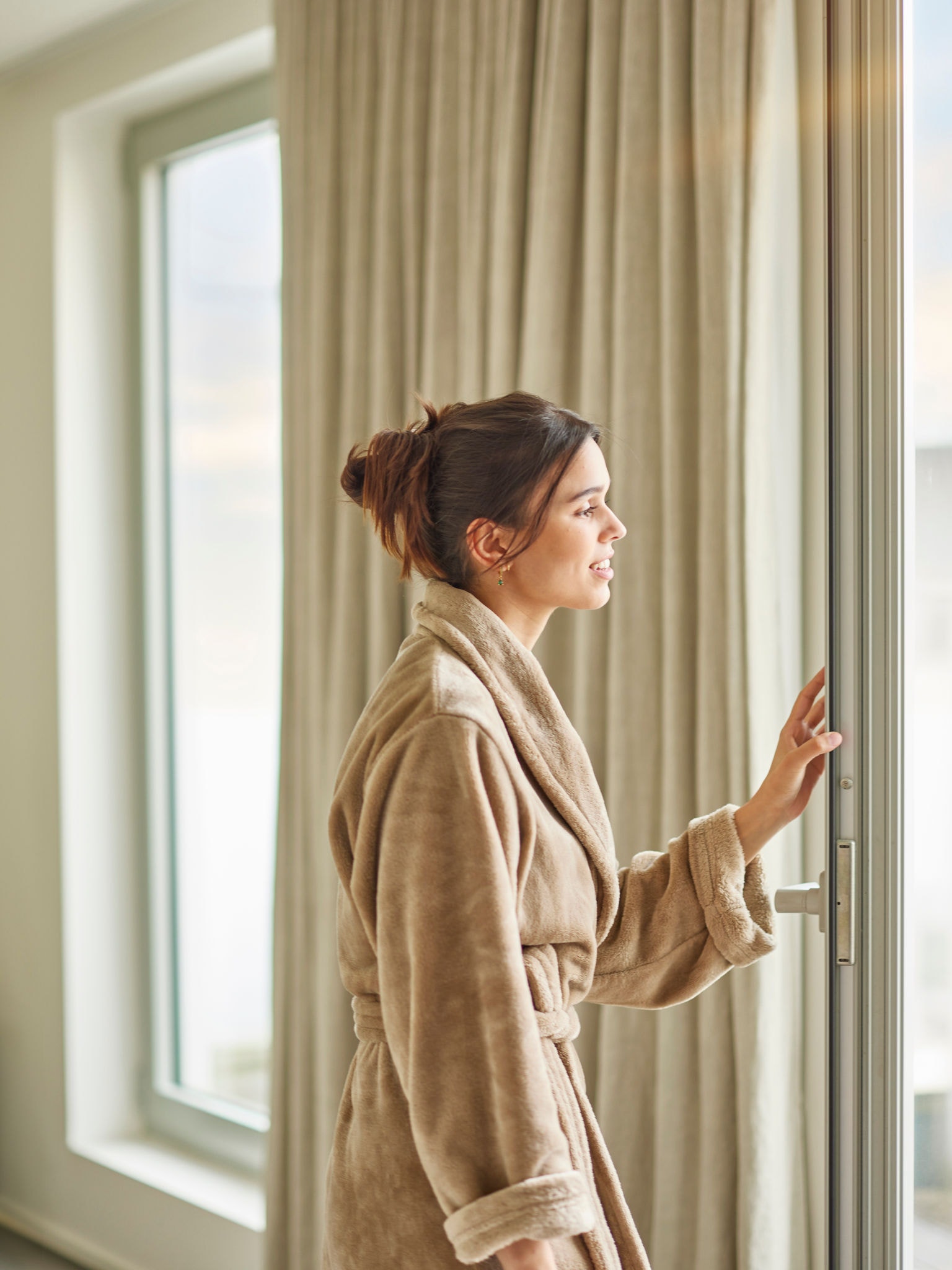 Mulher a usufruir da temperatura perfeita com níveis de ruído reduzidos